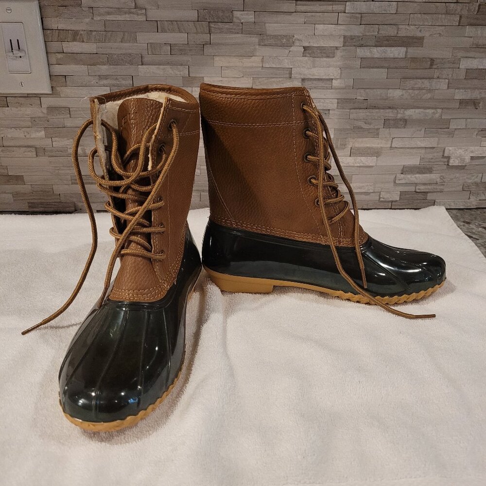 JBU brand duck waterproof boots. Size 8M.